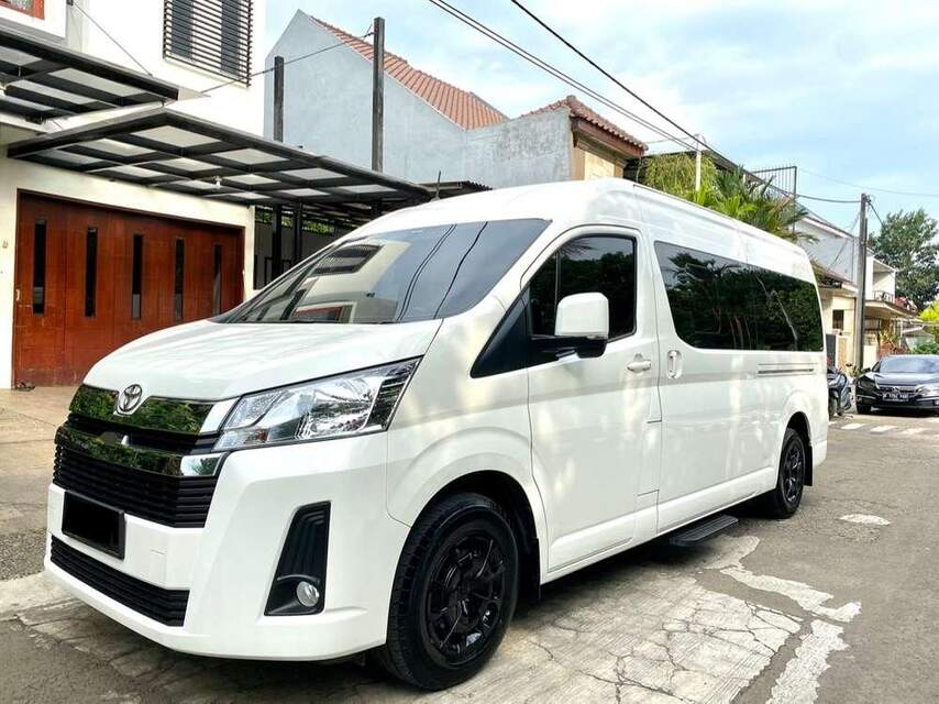 Alasan Memilih Hiace Premio Luxury untuk Perjalanan Bisnis Anda